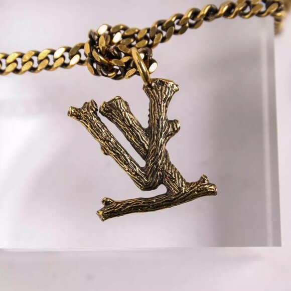 Authentic LOUIS VUITTON LV Wood Initial Gold MP2780 Necklace - Picture 3 of 12
